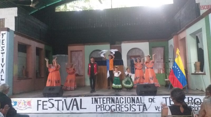 El teatro Rosendo Castillo abrió sus puertas al Festival Internacional Progresista