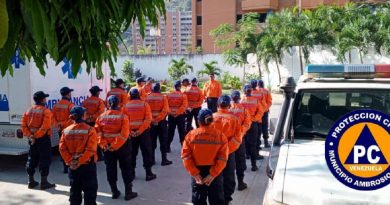 Dotado de uniformes el personal de Protección Civil de Guarenas